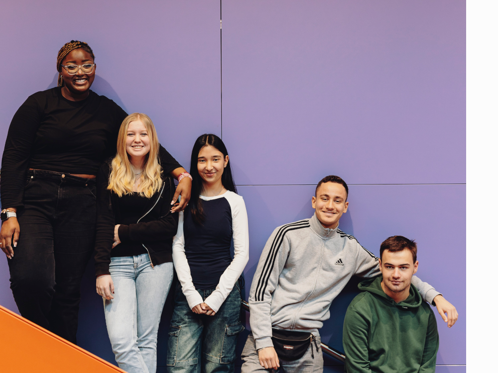 Meet The City: Bildung in München Ankündigungsbild mit fünf Schüler*innen