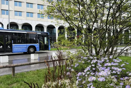 Bus am Mahatma-Ghandi-Platz