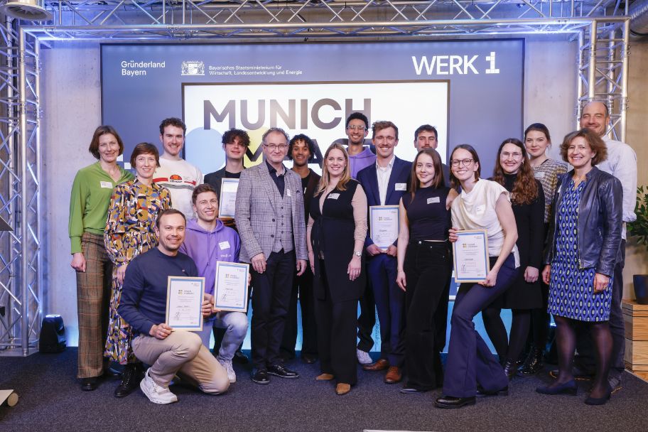 Personen auf der Bühne