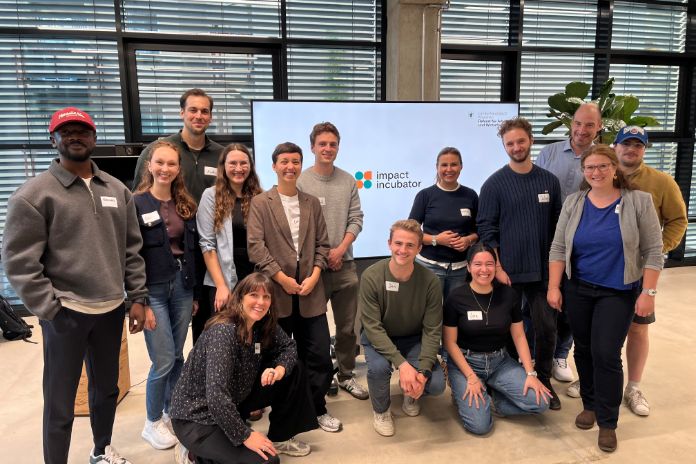Gruppenbild der Gründungsteams für den Impact Incubator 2026/27