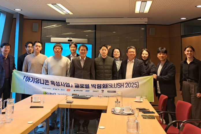 Gäste einer Südkorea-Delegation im Meeting Raum