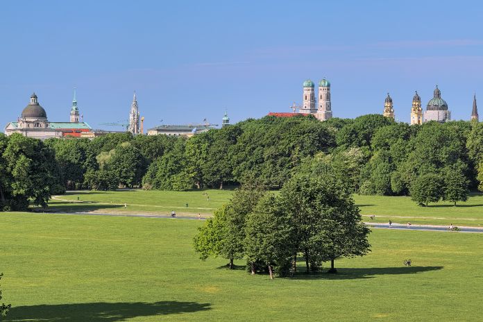 View from Monopteros temple to Munich city centre