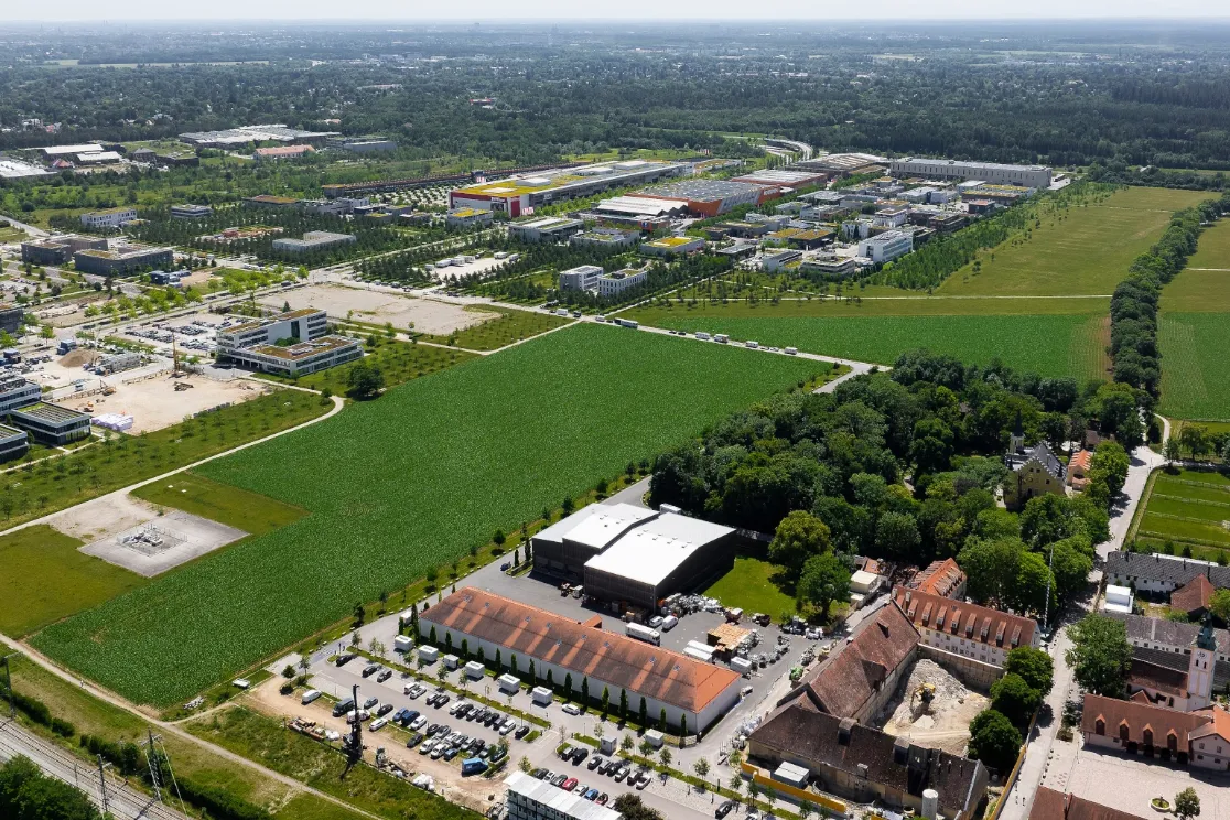 Luftbild Gut Freiham und links Teil des Technologieparks