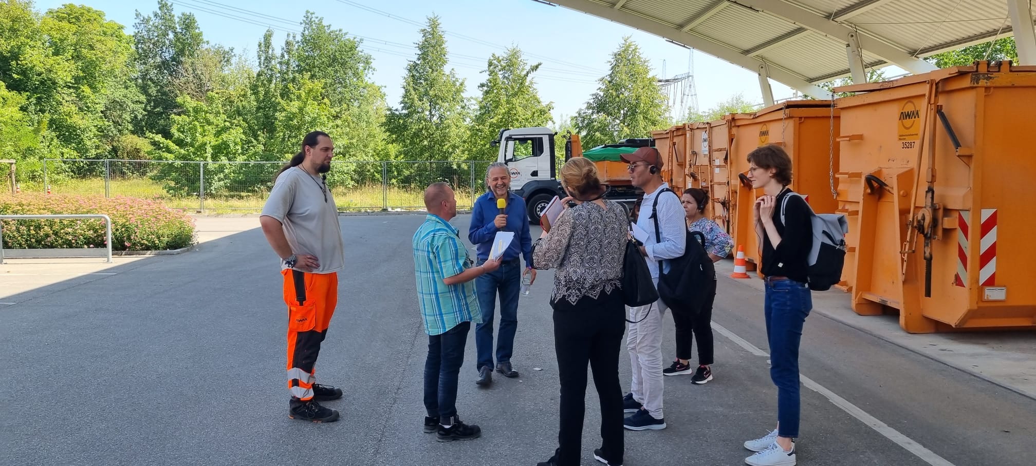 Eine Delegation aus Kasserine besucht den Wertstoffhof des AWM