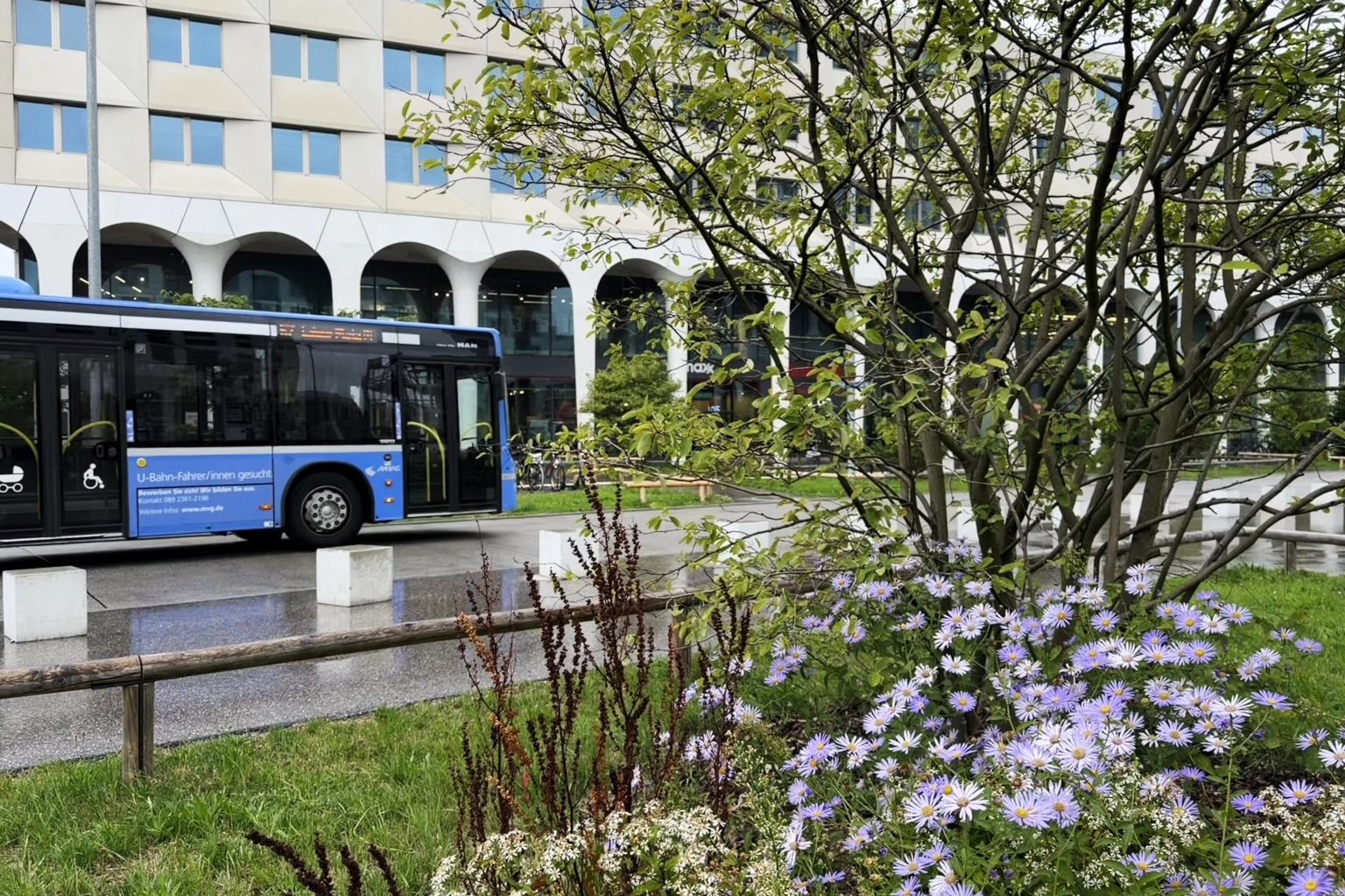 Bus am Mahatma-Ghandi-Platz