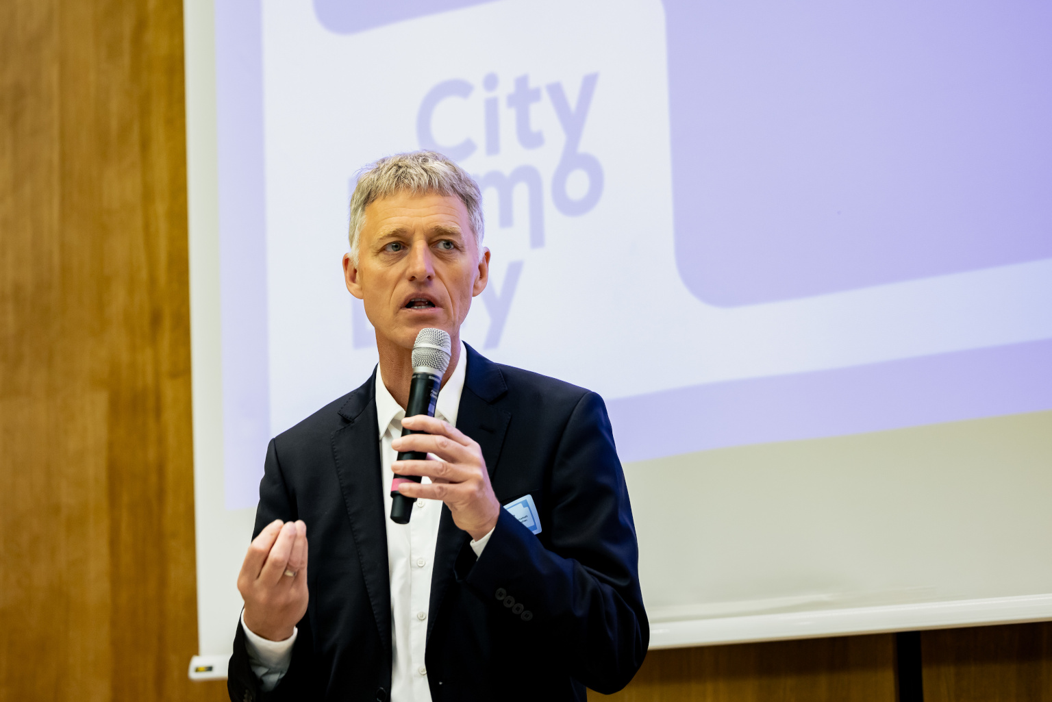 City Demo Day #1 - Kurt Kapp bei der Begrüßung