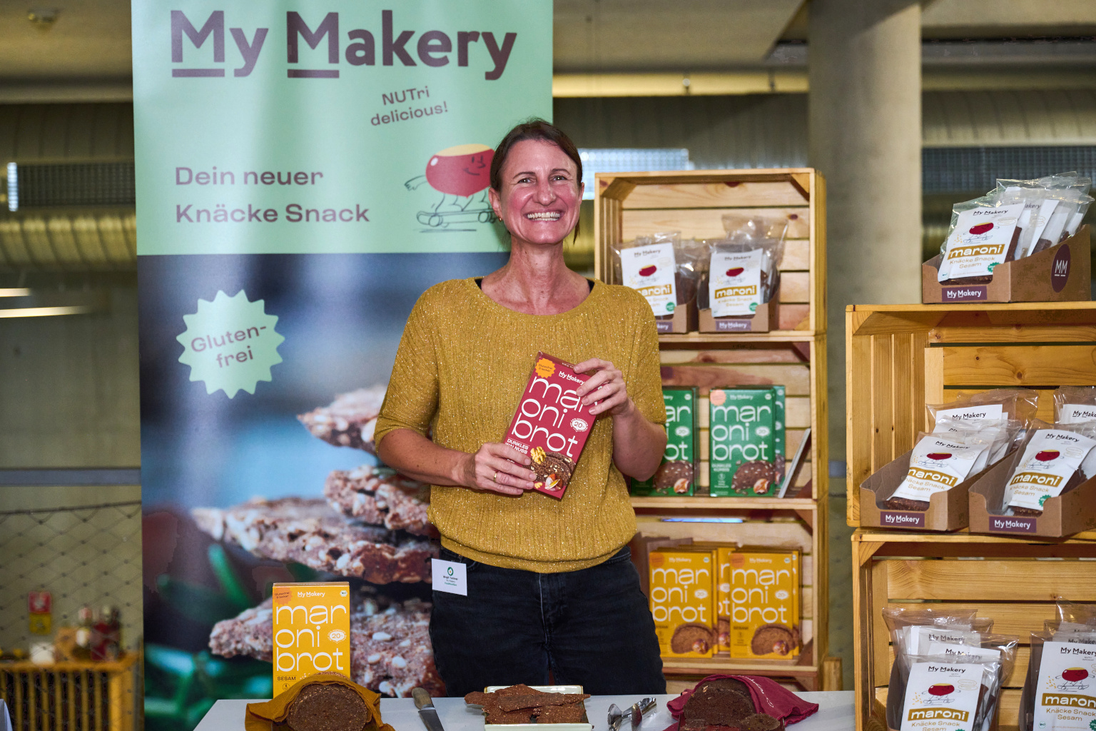 Gründerin präsentiert ihre Produkte