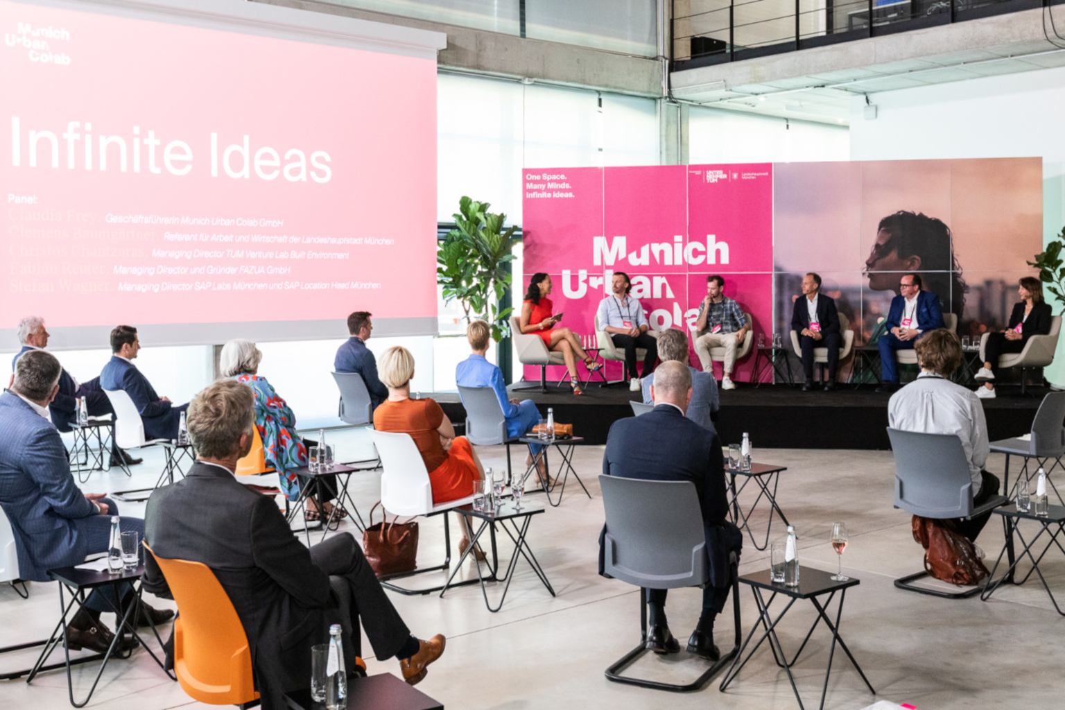 Veranstaltung im Munich Urban Colab mit Panel und Zuschauern